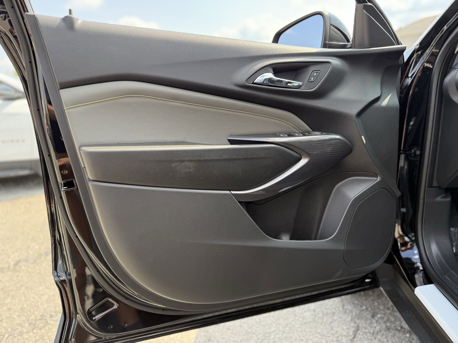 New 2026 Chevrolet Trax ACTIV w/ Sunroof Package image 24