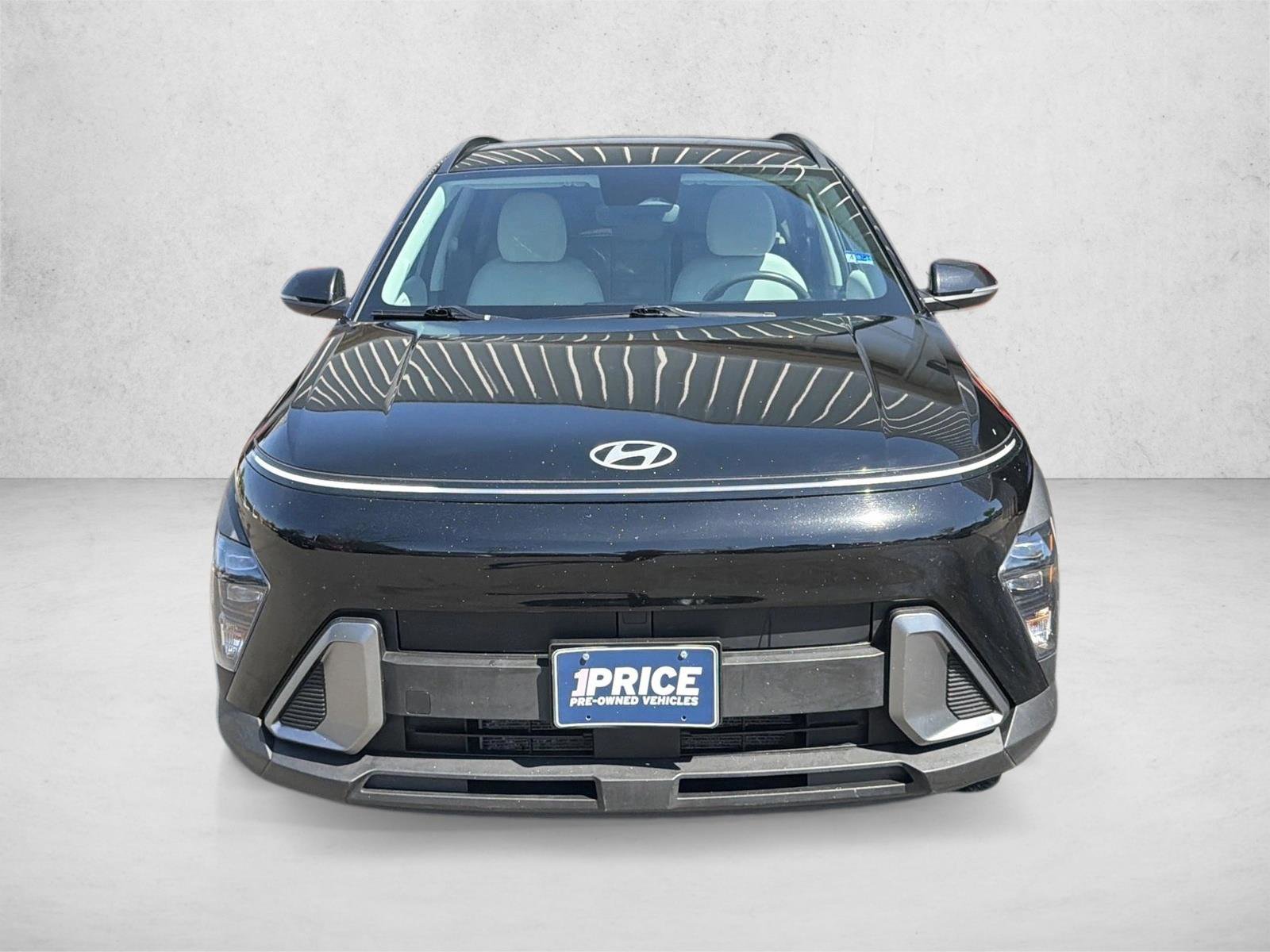 Used 2024 Hyundai Kona SEL FWD image 2