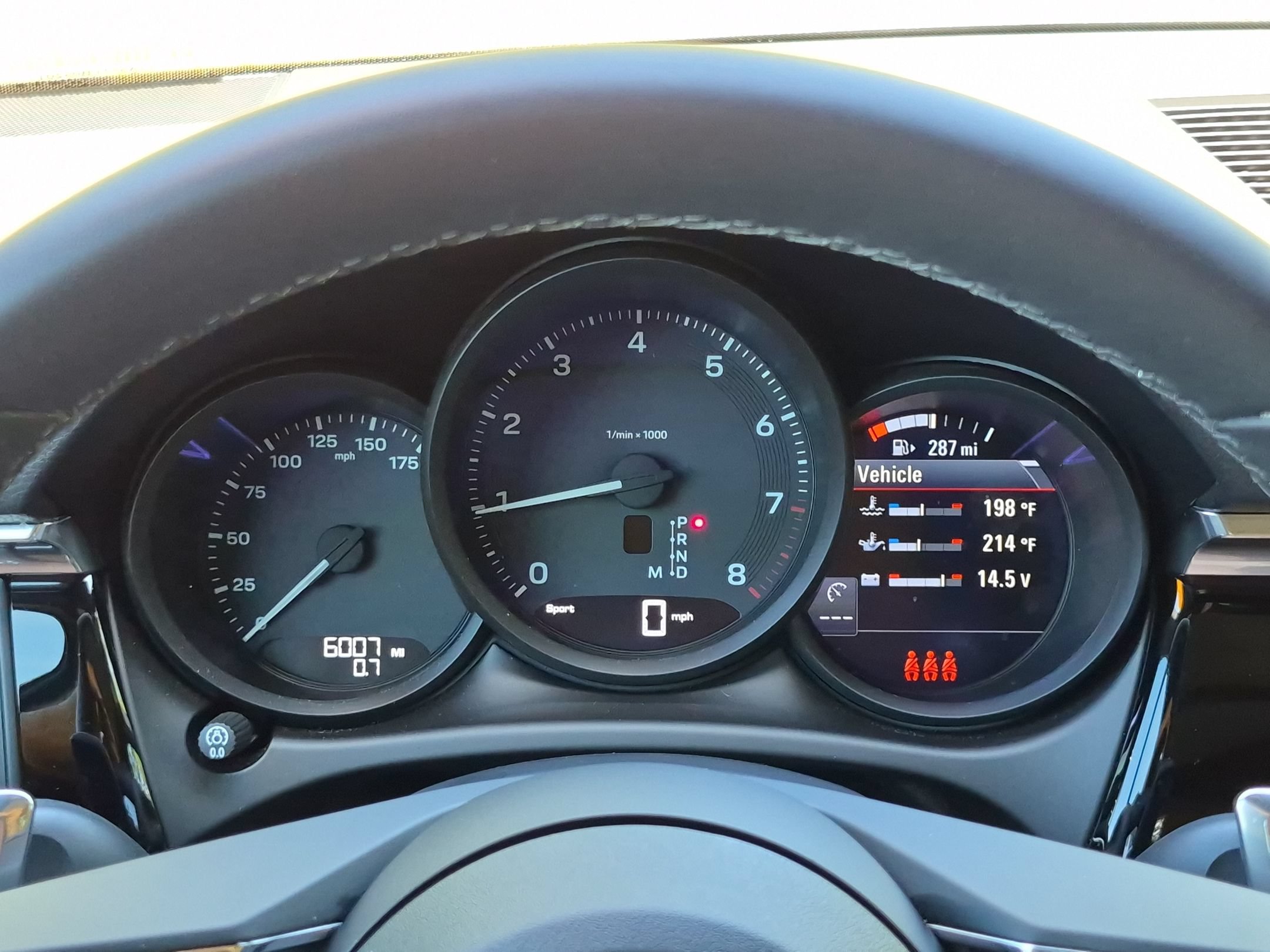 Certified 2026 Porsche Macan AWD/4WD image 10