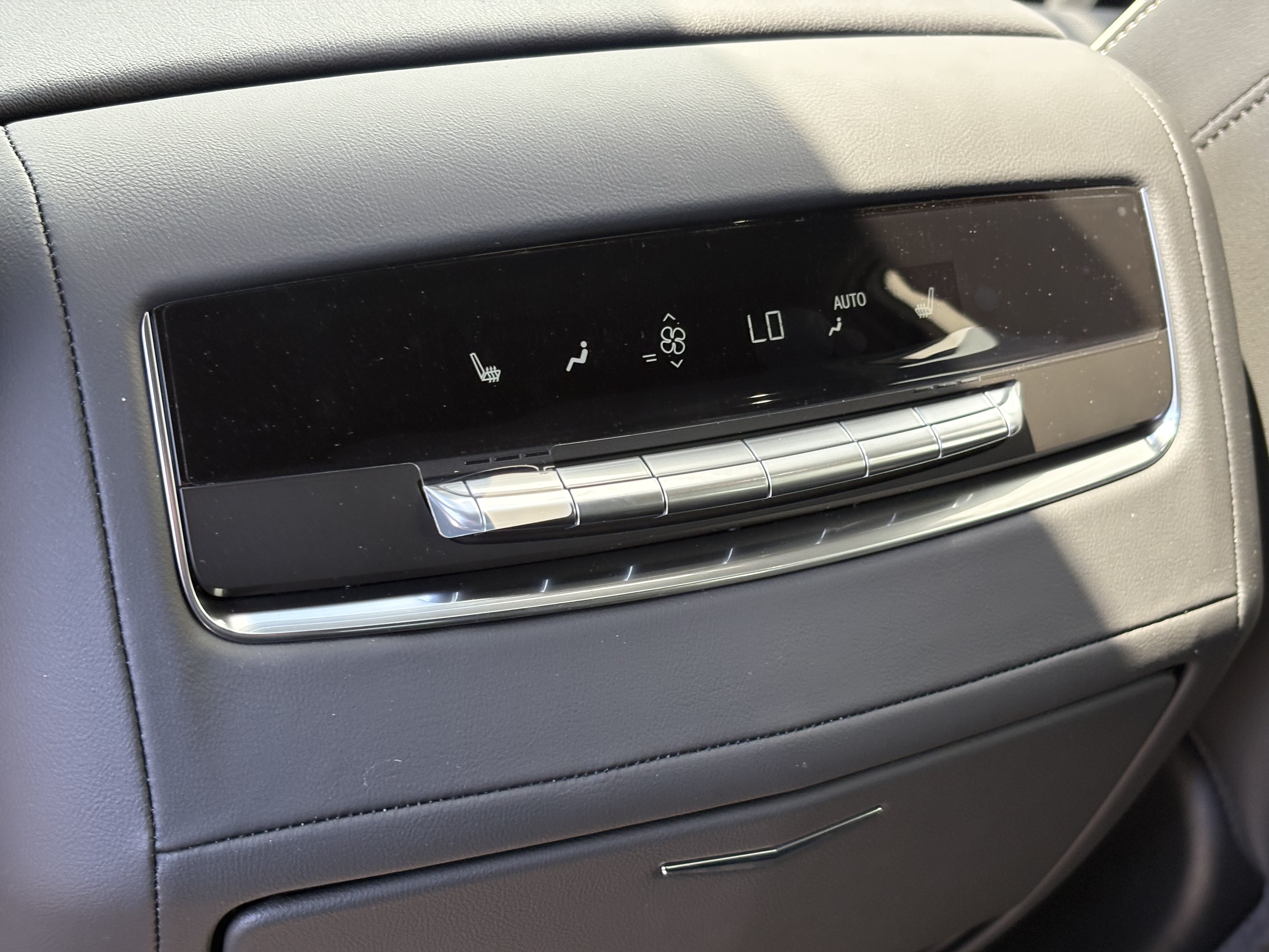 New 2026 Cadillac Escalade Luxury AWD/4WD image 11