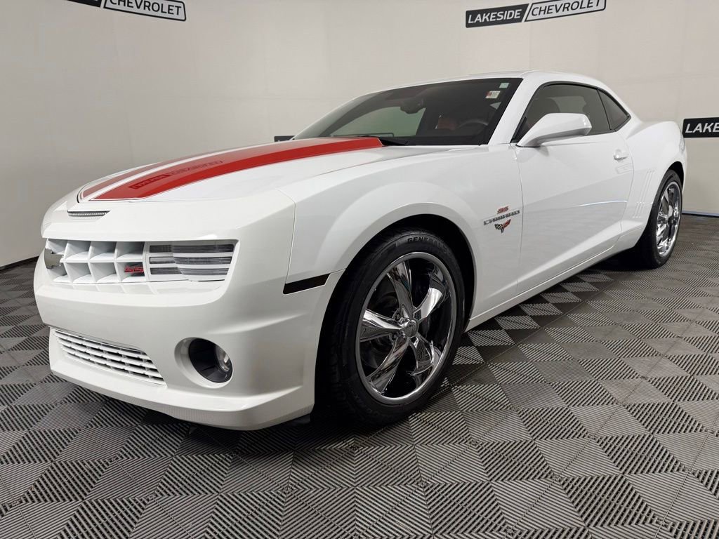Used 2010 Chevrolet Camaro SS w/ RS Package RWD image 2