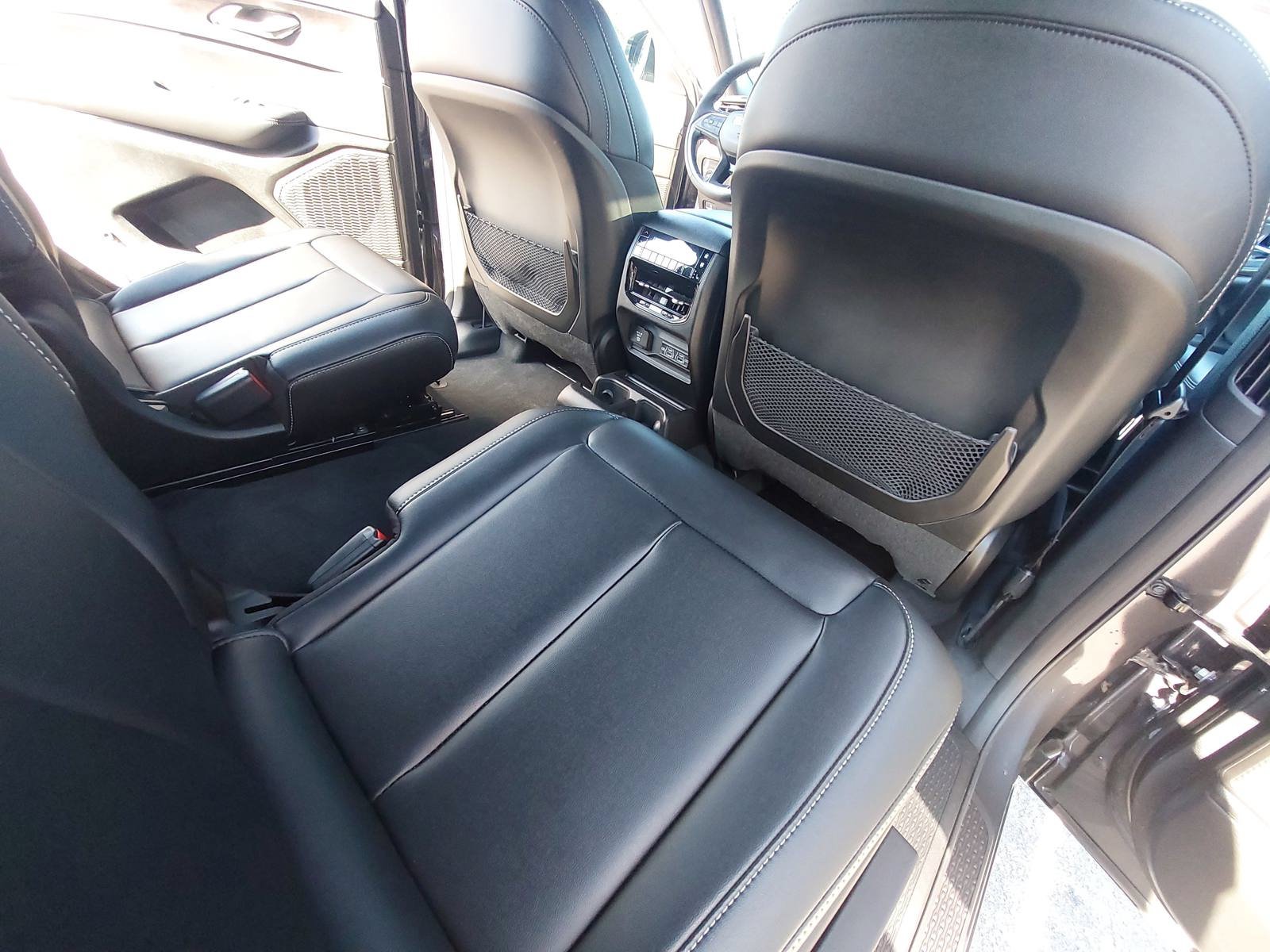 Used 2025 Jeep Grand Cherokee L Limited AWD/4WD image 11