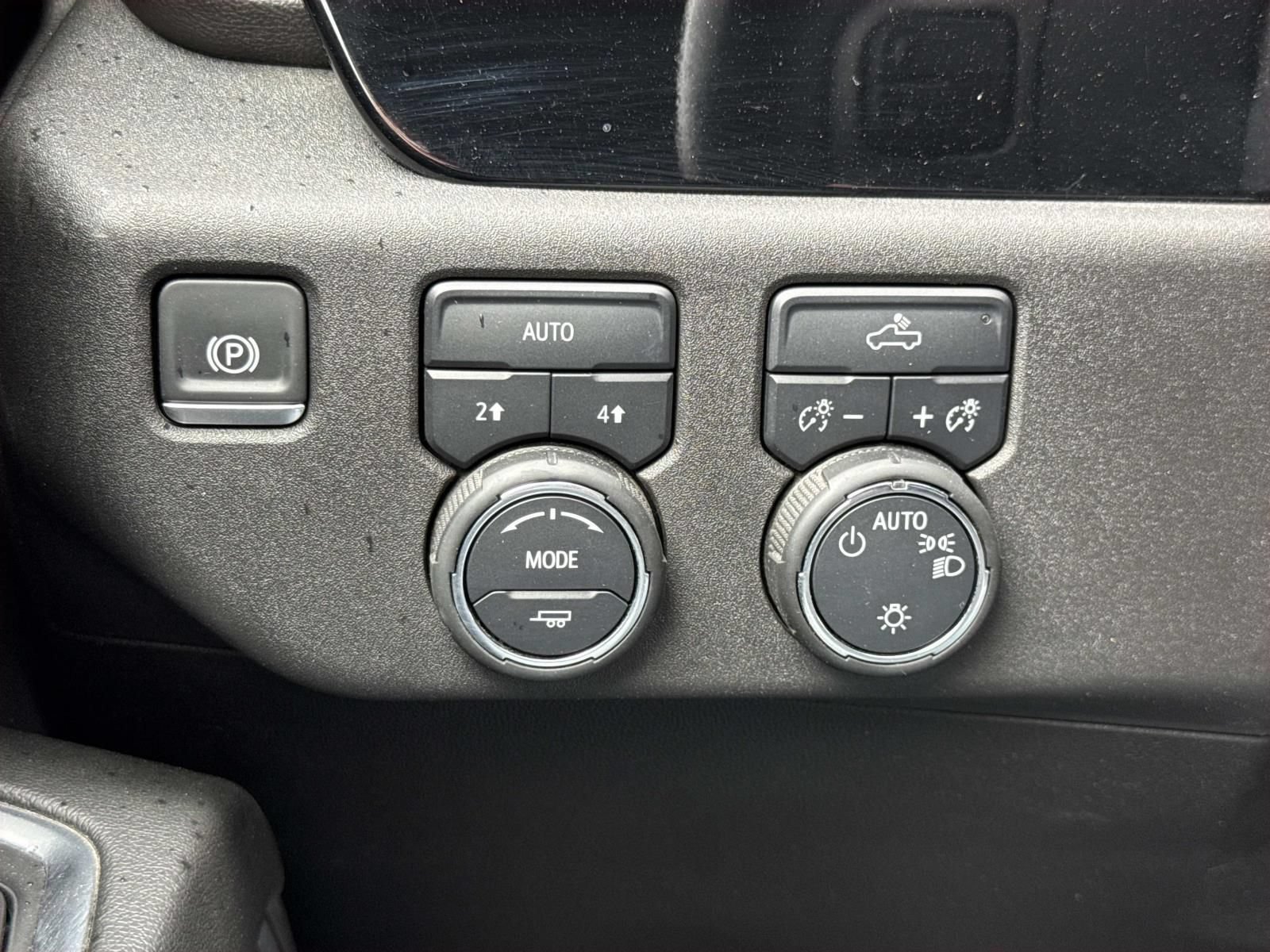 Used 2025 Chevrolet Silverado 1500 LT AWD/4WD image 17
