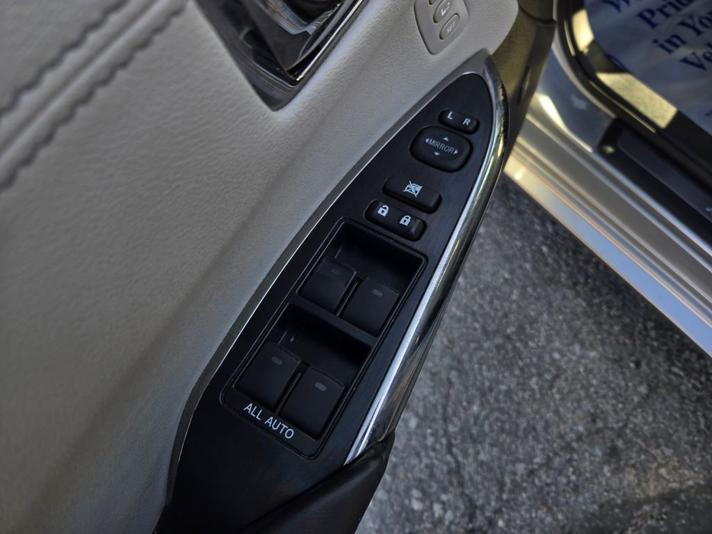 Used 2016 Toyota Avalon Limited image 11