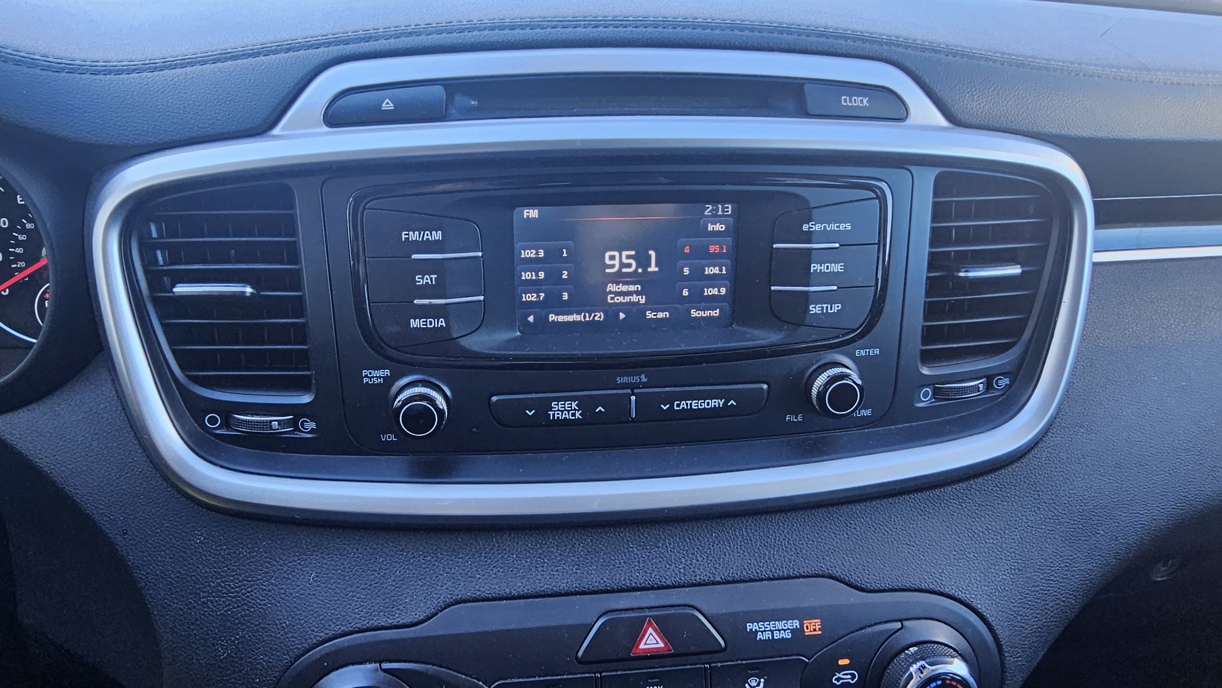 Used 2016 Kia Sorento LX w/ LX Convenience Package image 17