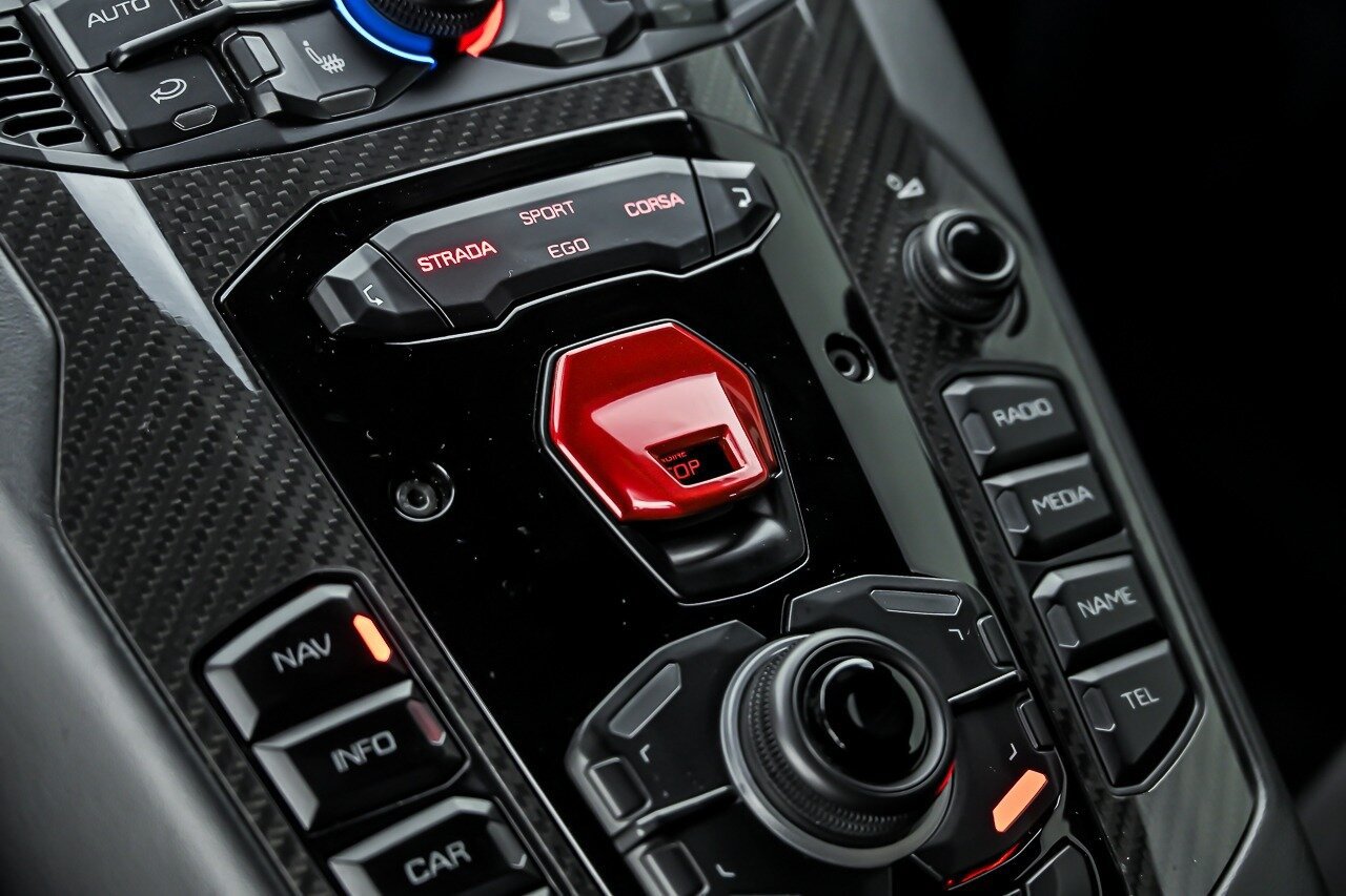 Used 2018 Lamborghini Aventador S AWD/4WD image 30