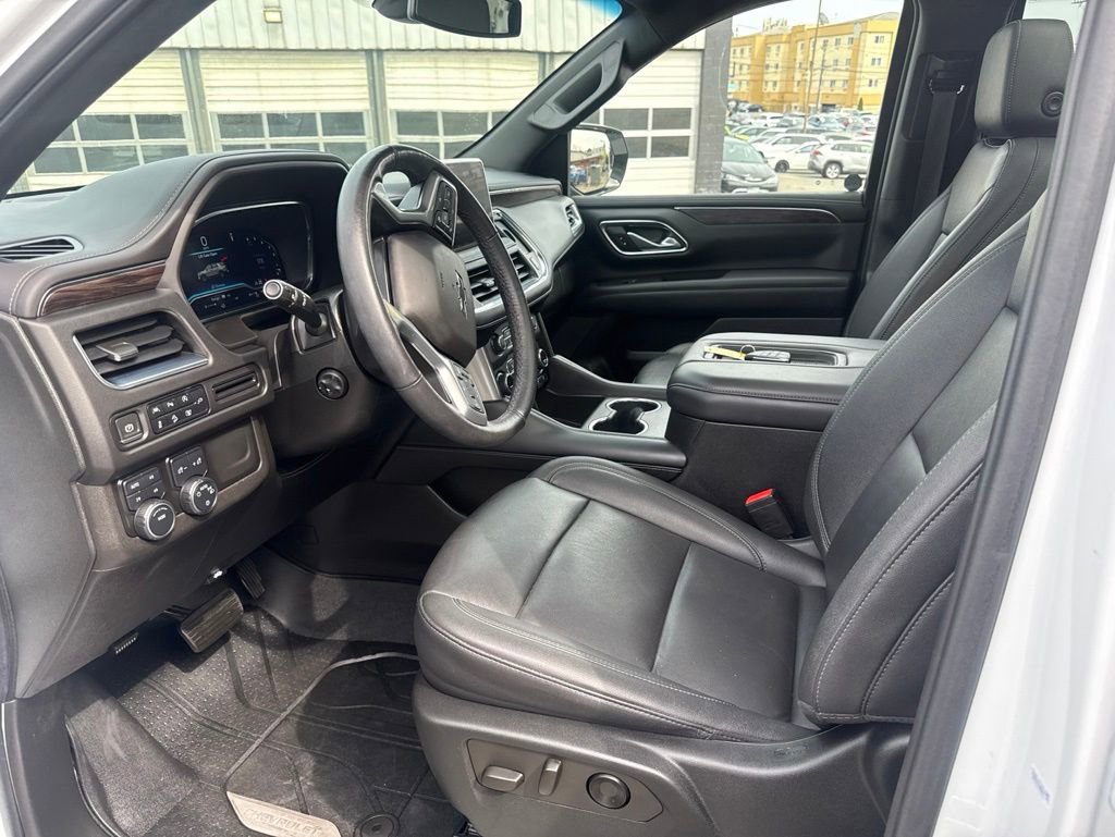 Used 2022 Chevrolet Tahoe Z71 w/ Luxury Package AWD/4WD image 17