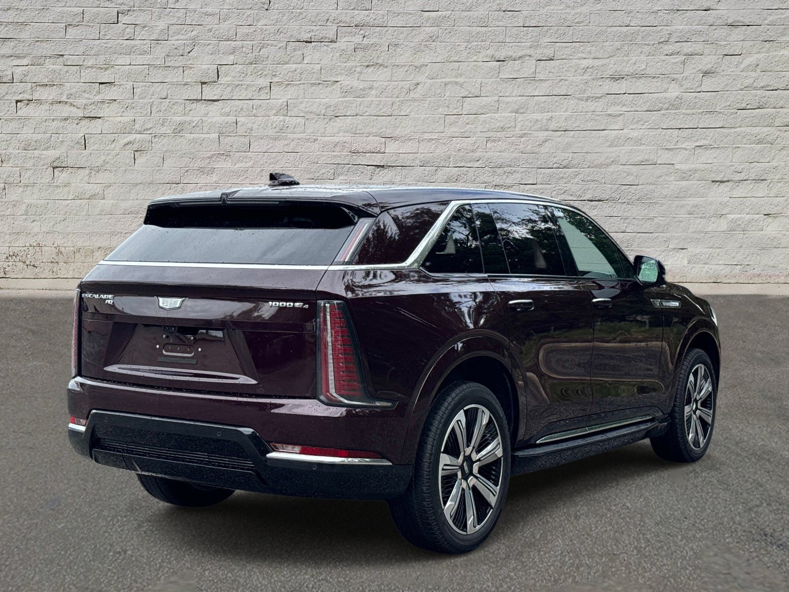 Certified 2025 Cadillac Escalade IQ Luxury 2 w/ LPO, Premium Carpet Package AWD/4WD image 5