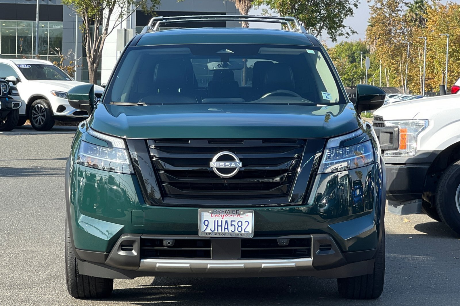 Certified 2024 Nissan Pathfinder SL w/ Black Appearance Package FWD image 9