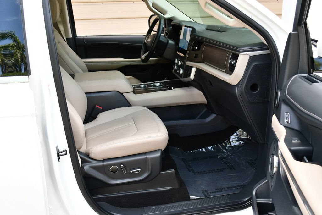 Used 2022 Ford Expedition Limited AWD/4WD image 23