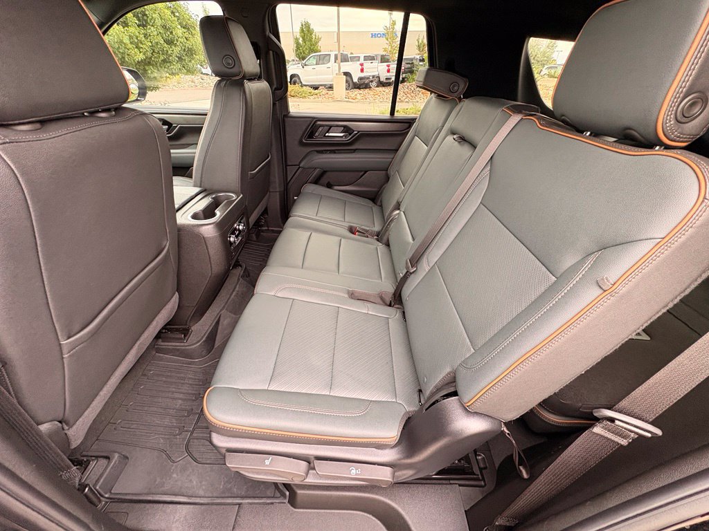 Used 2025 GMC Yukon AT4 AWD/4WD image 30