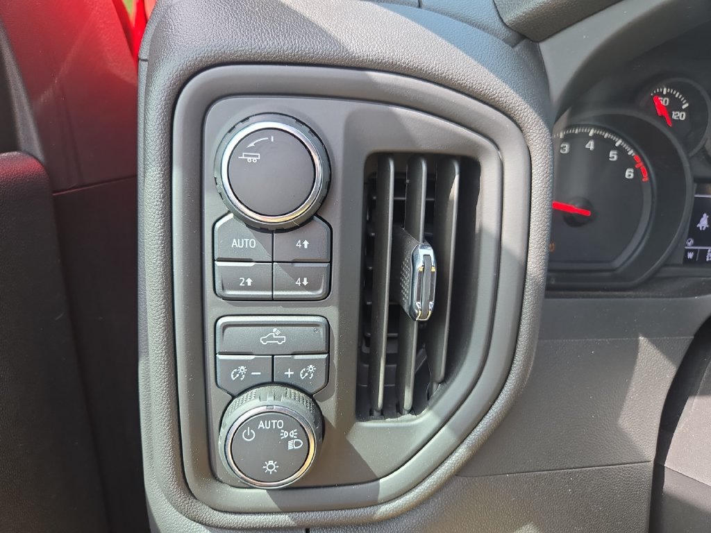 Used 2025 Chevrolet Silverado 1500 Custom Trail Boss w/ Dark Appearance Package AWD/4WD image 22
