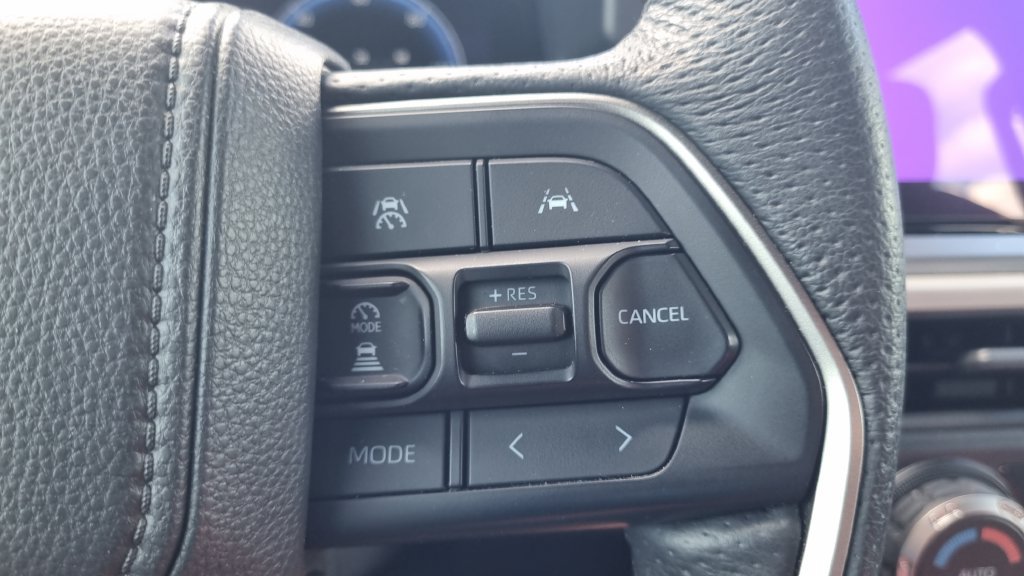 Used 2025 Toyota Tacoma TRD Off-Road AWD/4WD image 25