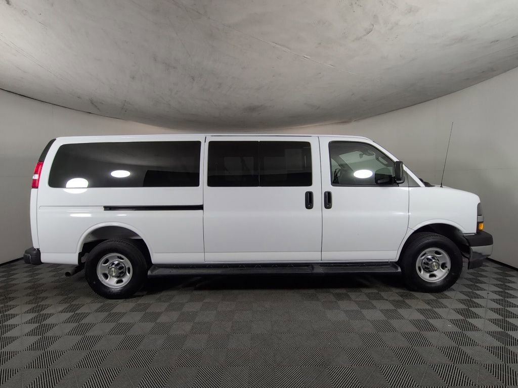 Certified 2025 Chevrolet Express 3500 LT w/ LT Preferred Equipment Group RWD image 4