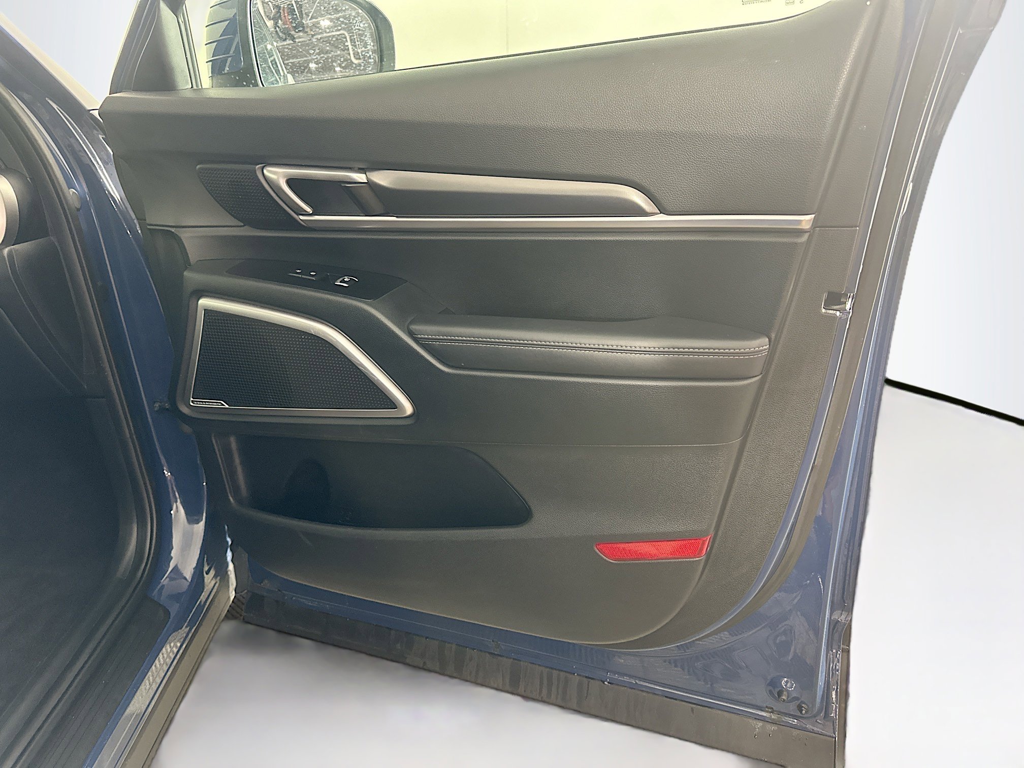 Used 2025 Kia Telluride S FWD image 34