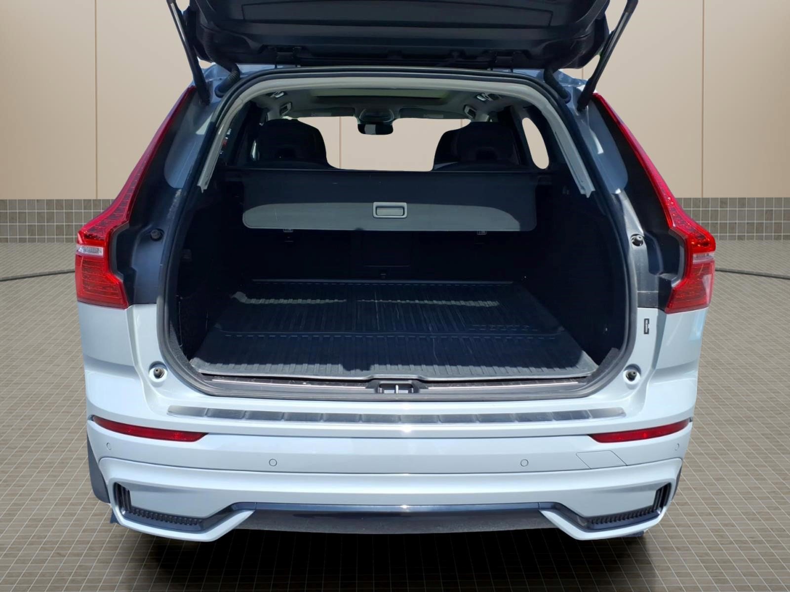 Used 2024 Volvo XC60 T8 Ultimate w/ Protection Package Premier AWD/4WD image 11