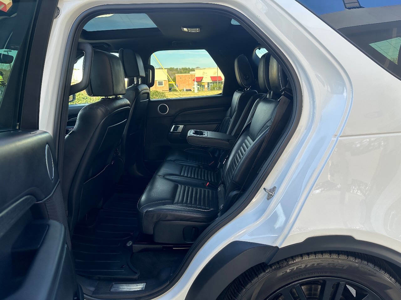 Used 2017 Land Rover Discovery HSE Luxury image 7