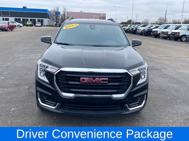 Certified 2023 GMC Terrain SLE w/ Driver Convenience Package image 3