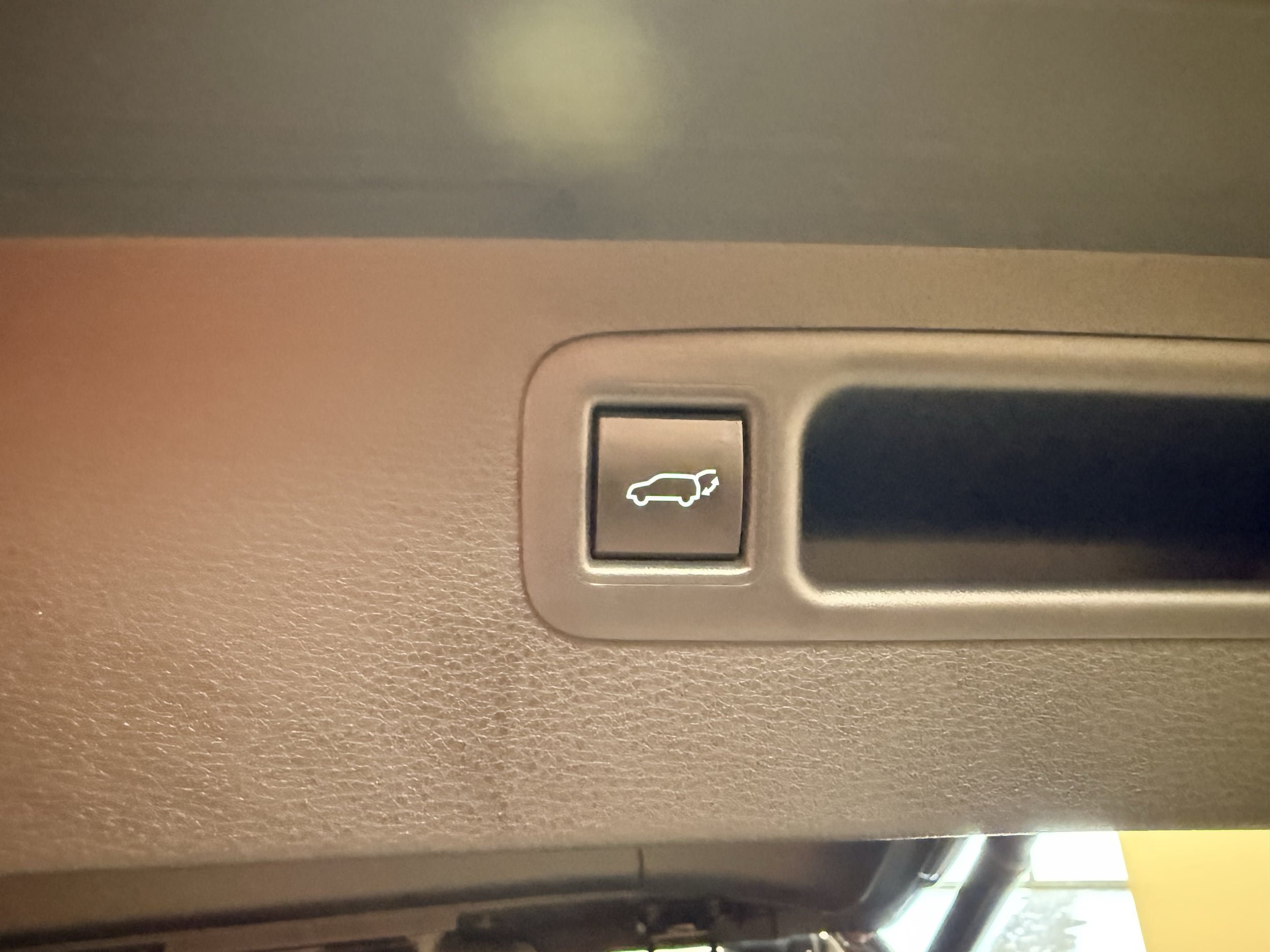 Used 2023 Toyota Highlander LE AWD/4WD image 16