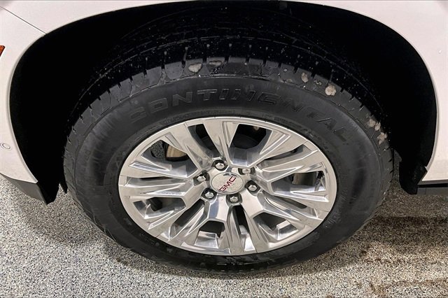 Used 2025 GMC Yukon Denali w/ Sun & Power Step Package image 34