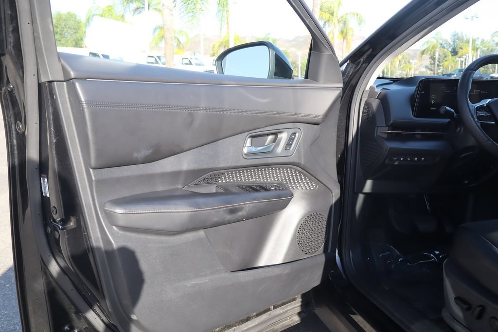 Used 2024 Nissan Ariya FWD image 17