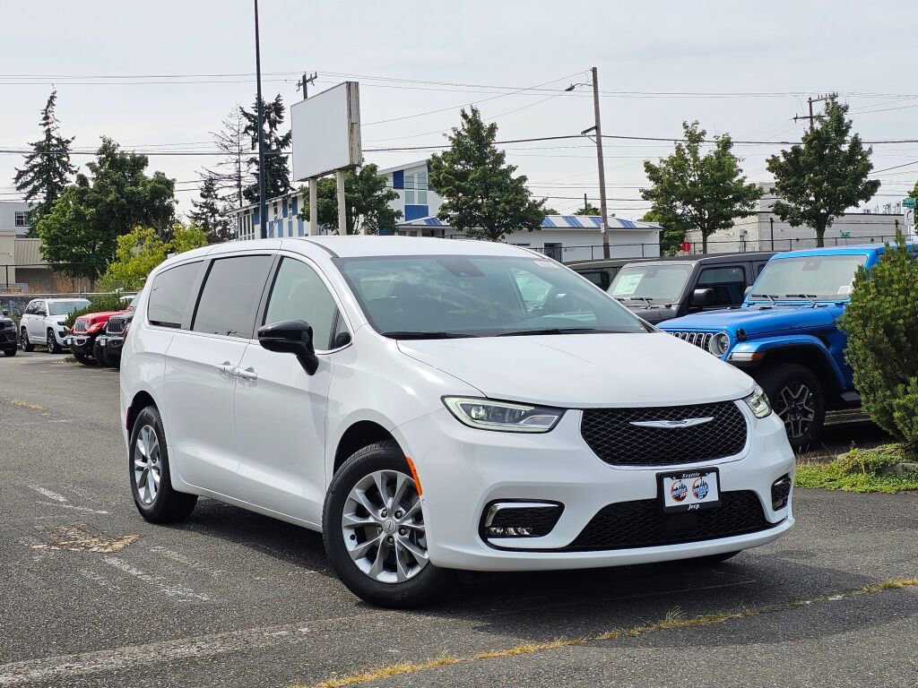 New 2025 Chrysler Pacifica Select