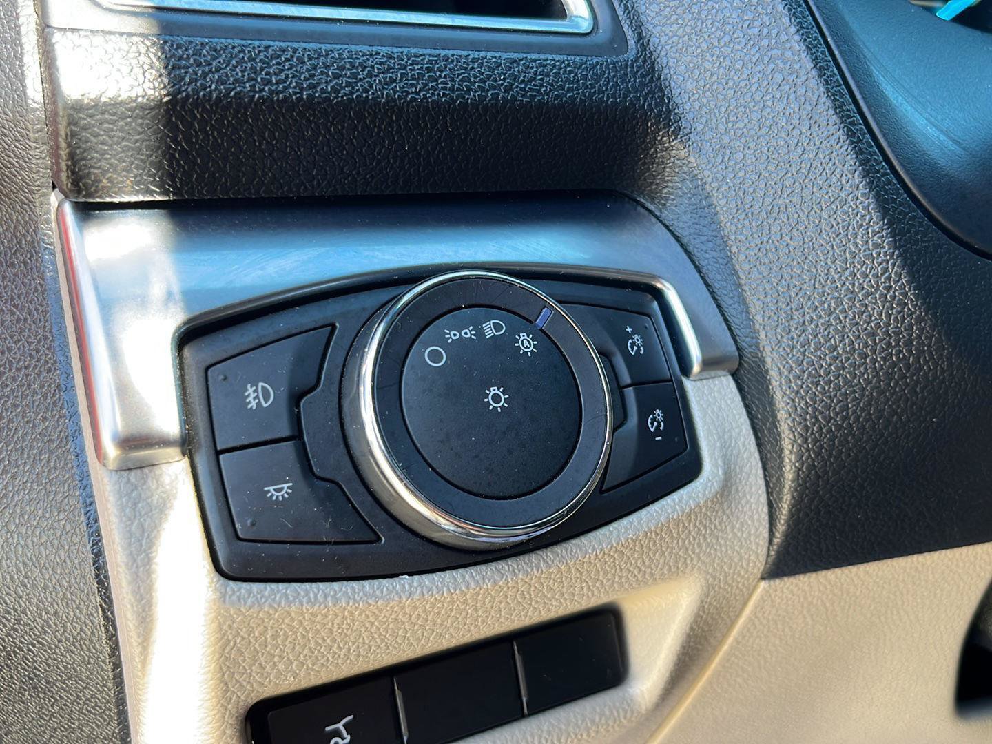 Used 2018 Ford Explorer Limited FWD image 17