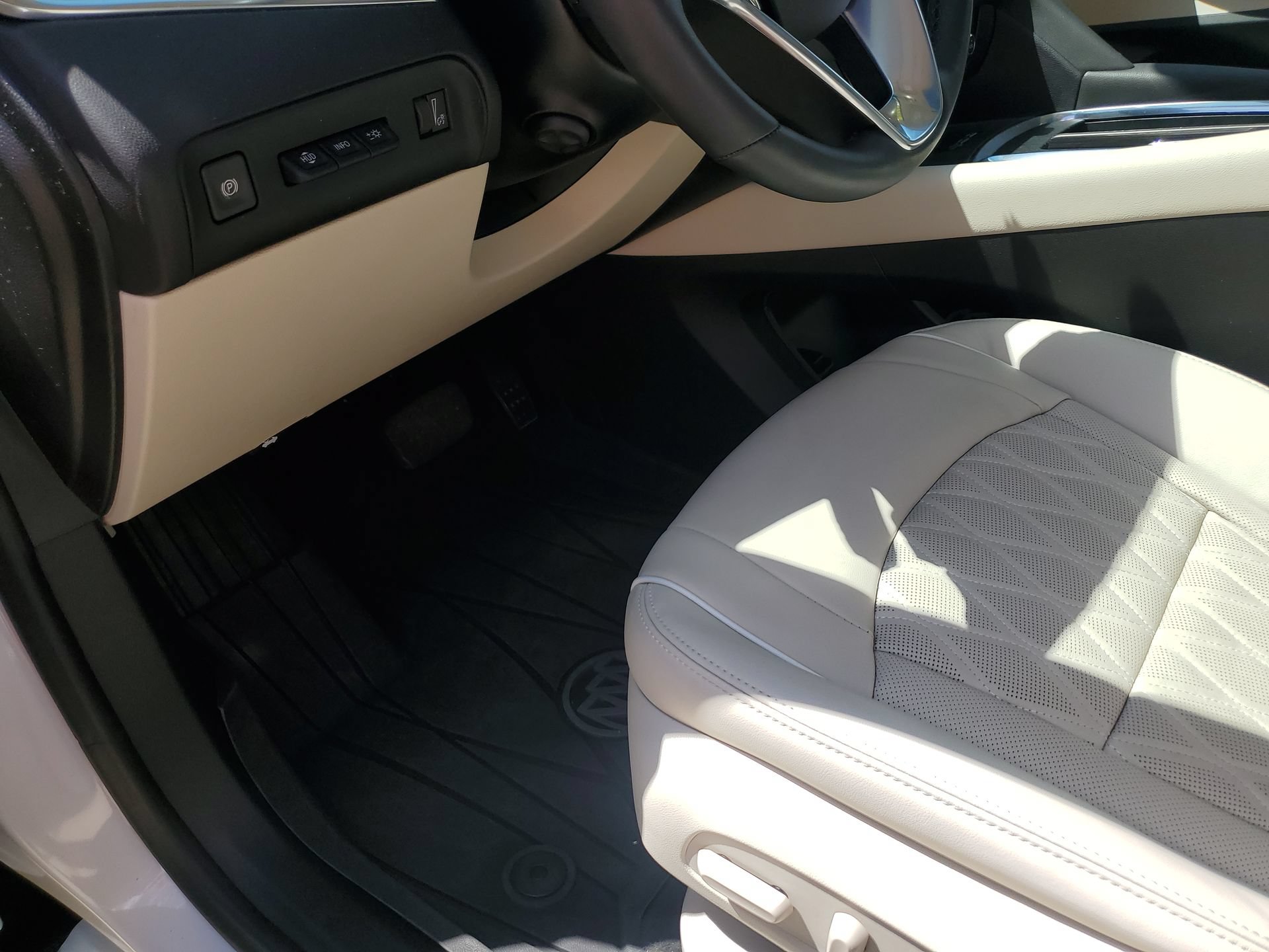 Used 2023 Buick Enclave Avenir w/ Avenir Technology Package AWD/4WD image 26