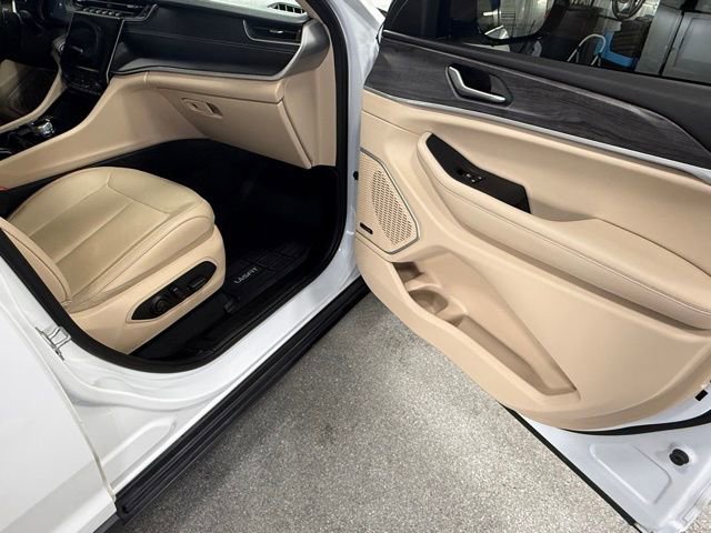 Used 2022 Jeep Grand Cherokee L Limited image 24