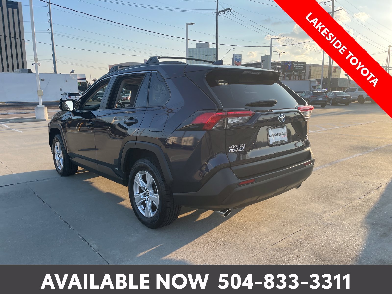 Used 2021 Toyota RAV4 XLE w/ Convenience Package AWD/4WD image 3