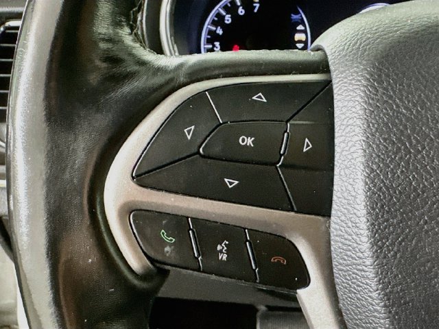 Used 2019 Jeep Grand Cherokee Overland AWD/4WD image 11