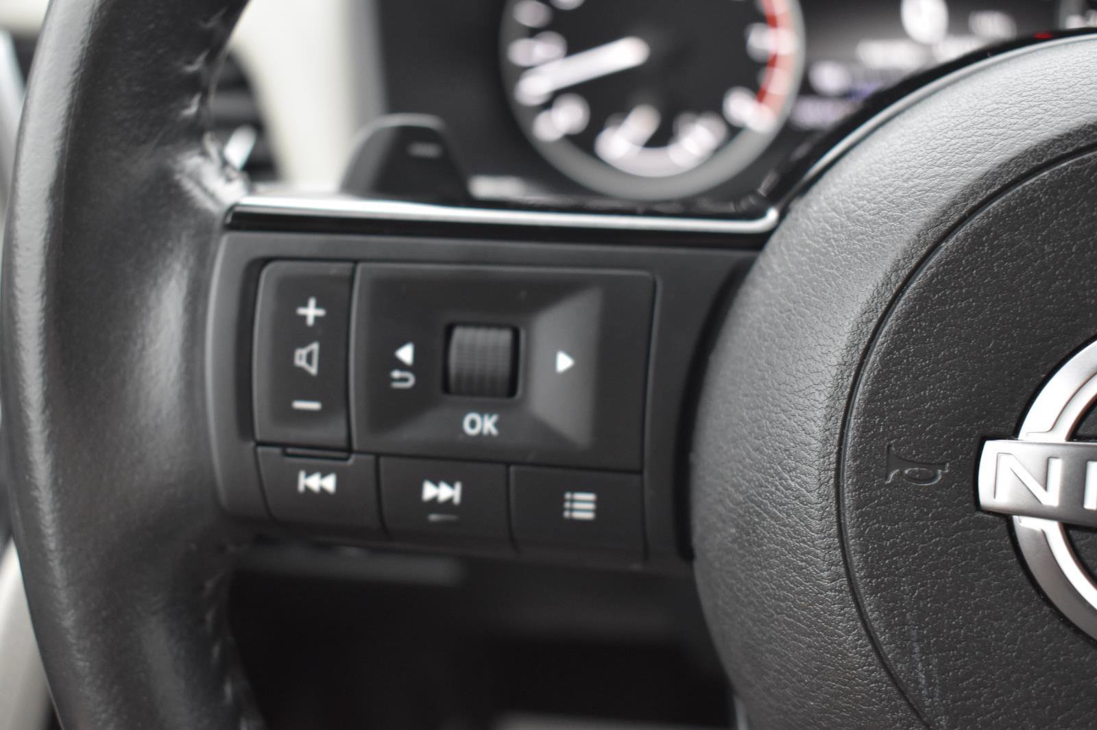 Used 2023 Nissan Rogue SV w/ SV Premium B Package FWD image 33