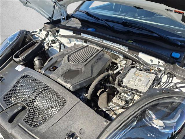Used 2024 Porsche Macan AWD/4WD image 24