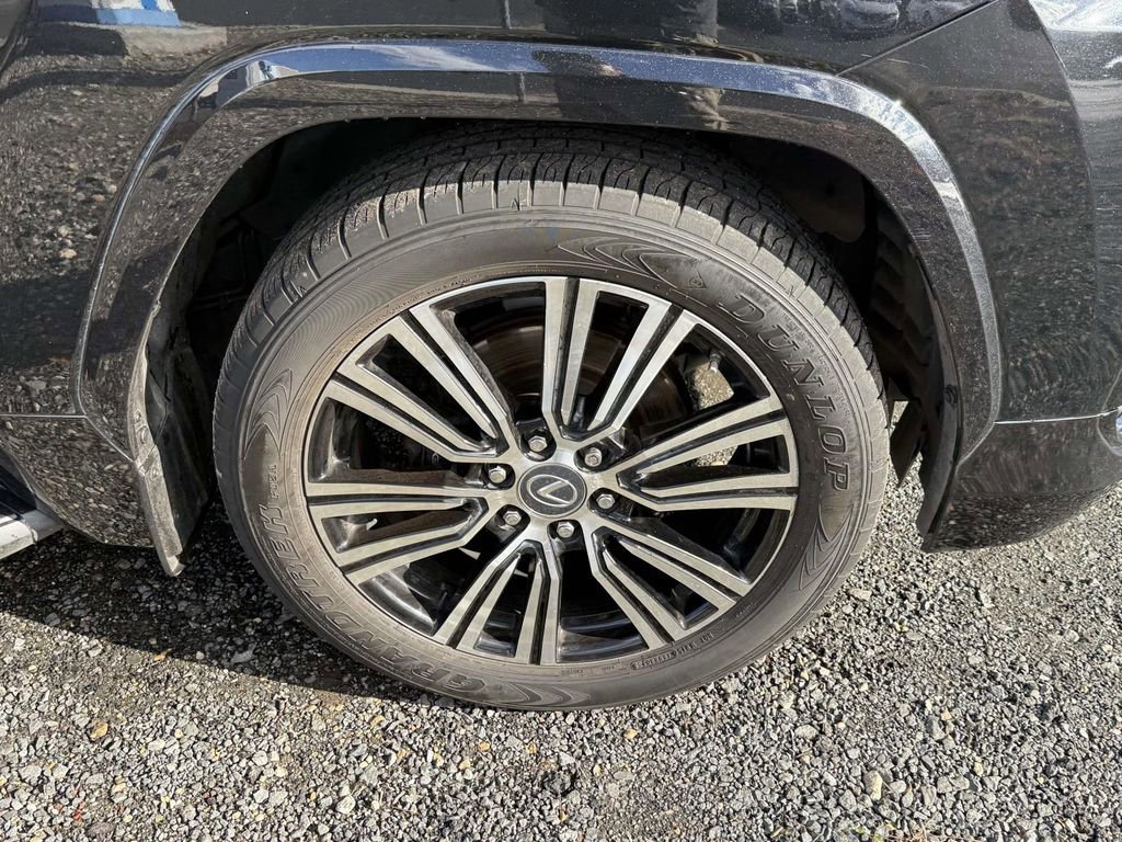 Used 2023 Lexus LX 600 4WD w/ Appearance Package image 7