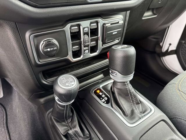 Used 2025 Jeep Wrangler Unlimited Sahara AWD/4WD image 27