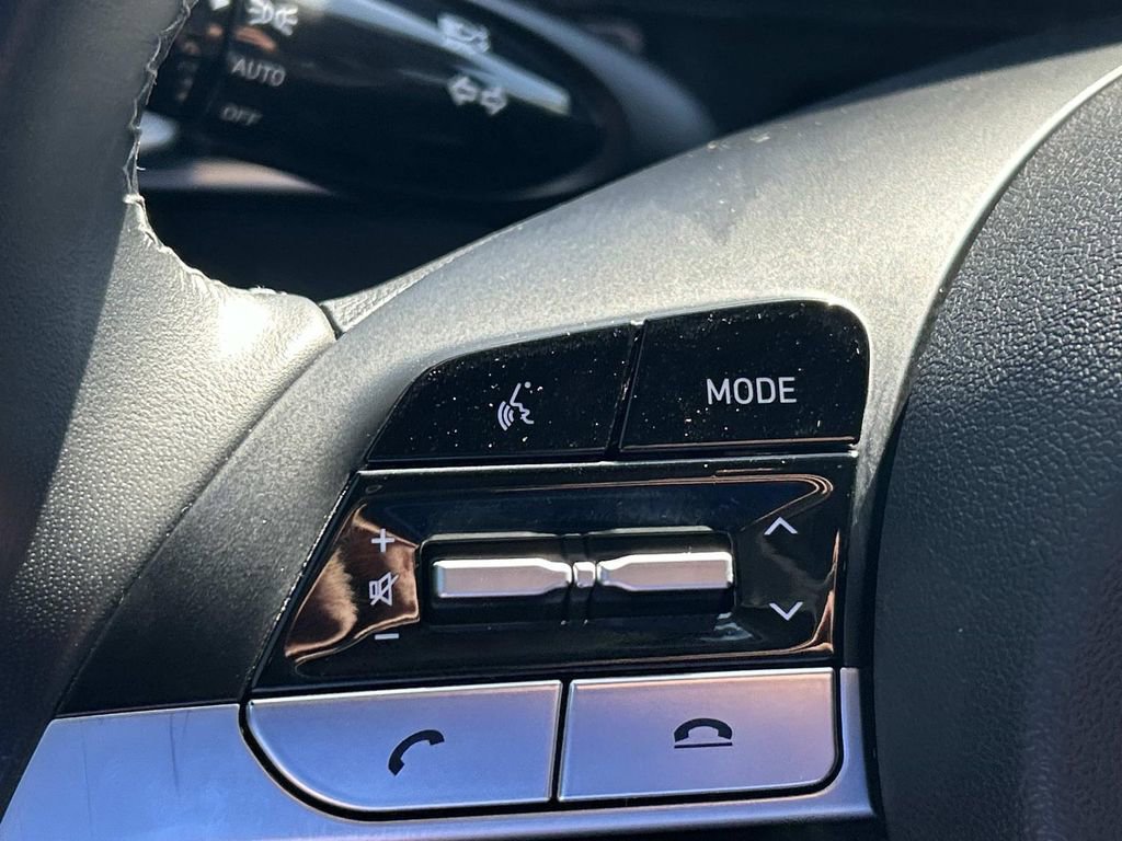 Used 2022 Hyundai Elantra Limited image 29