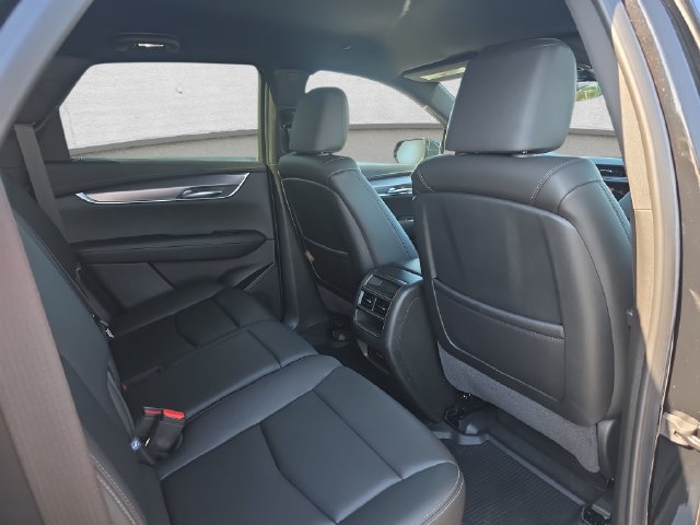 Certified 2024 Cadillac XT5 Luxury w/ LPO, Floor Liner Package AWD/4WD image 11