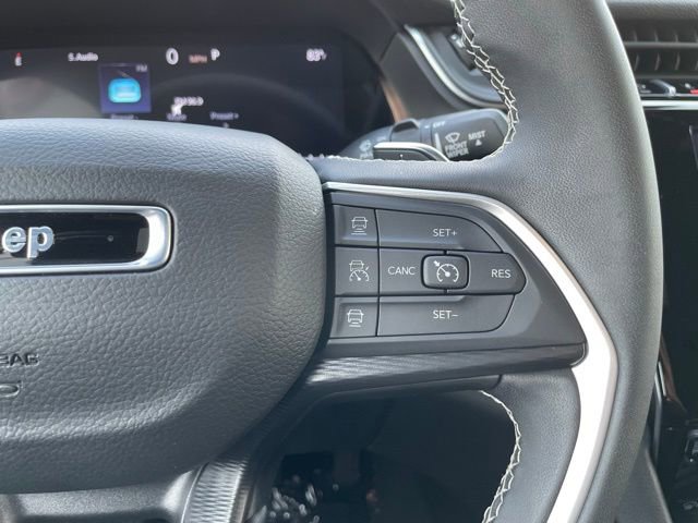 Used 2025 Jeep Grand Cherokee L Laredo image 15