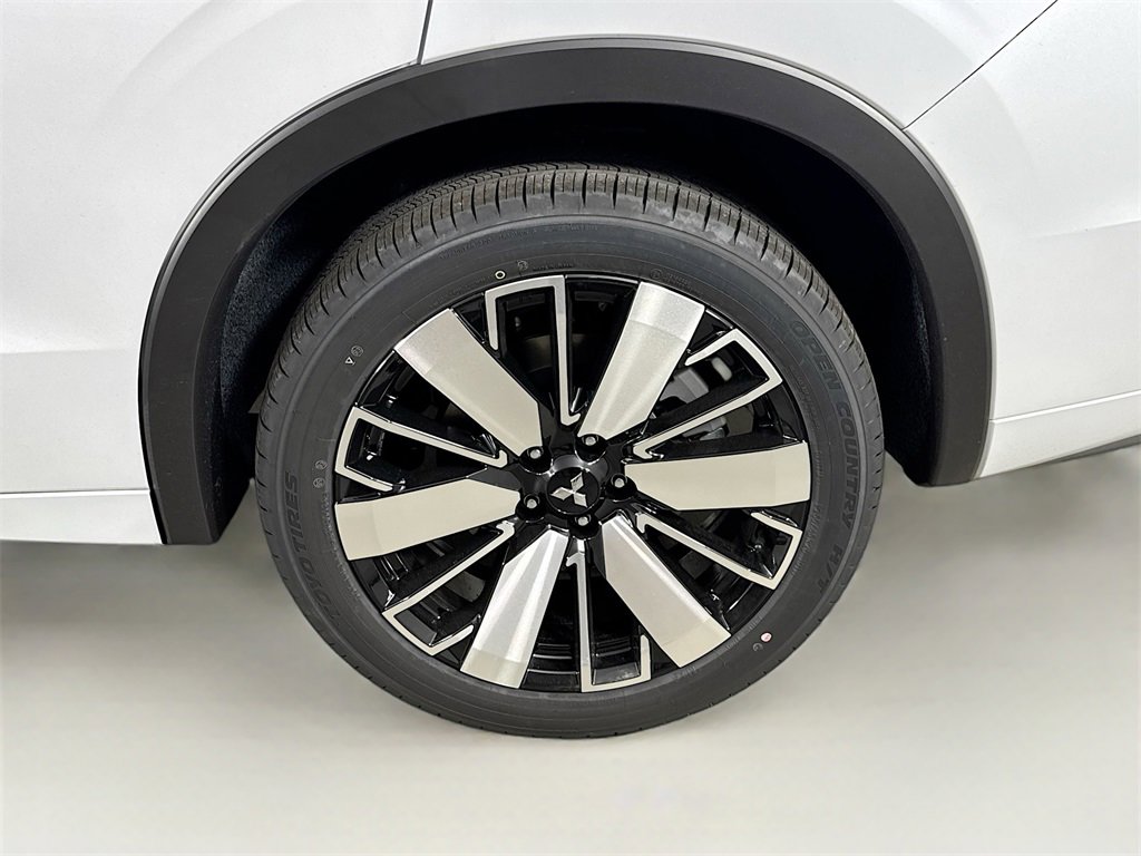 New 2025 Mitsubishi Outlander SEL image 33