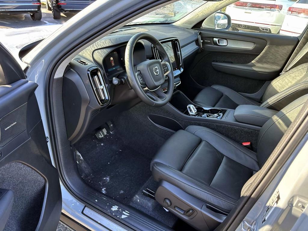New 2025 Volvo XC40 B5 Plus w/ Protection Package Premier image 24