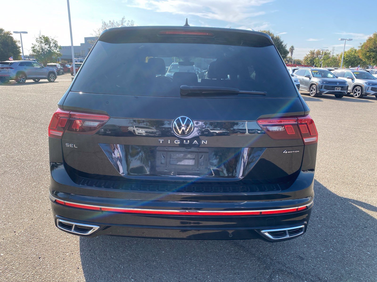 Used 2024 Volkswagen Tiguan SEL R-Line AWD/4WD image 6