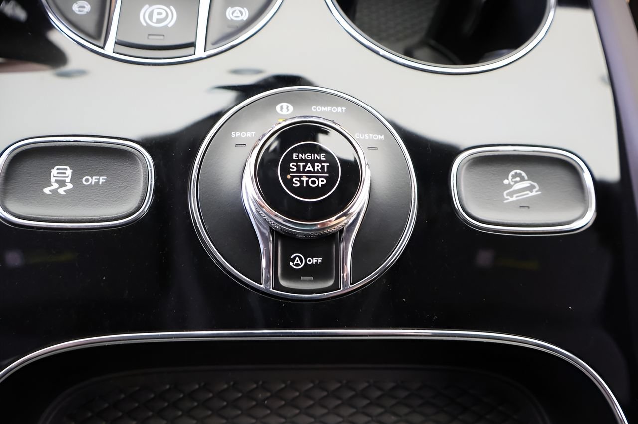 Used 2025 Bentley Bentayga Extended Wheelbase AWD/4WD image 29
