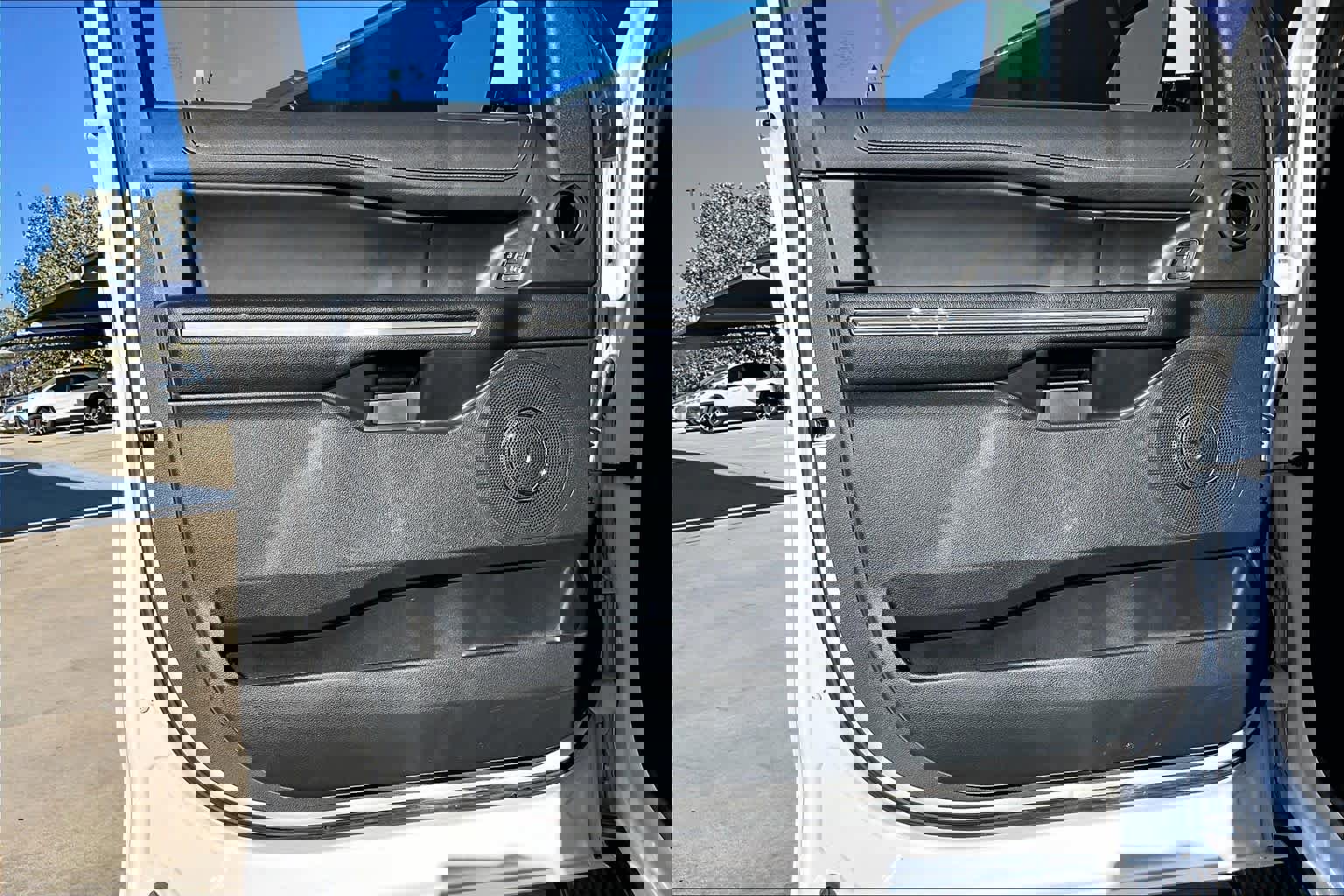 Used 2024 Ford Expedition Max XLT image 21