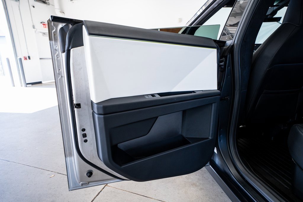 Used 2024 Tesla Cybertruck AWD Crew Cab image 44