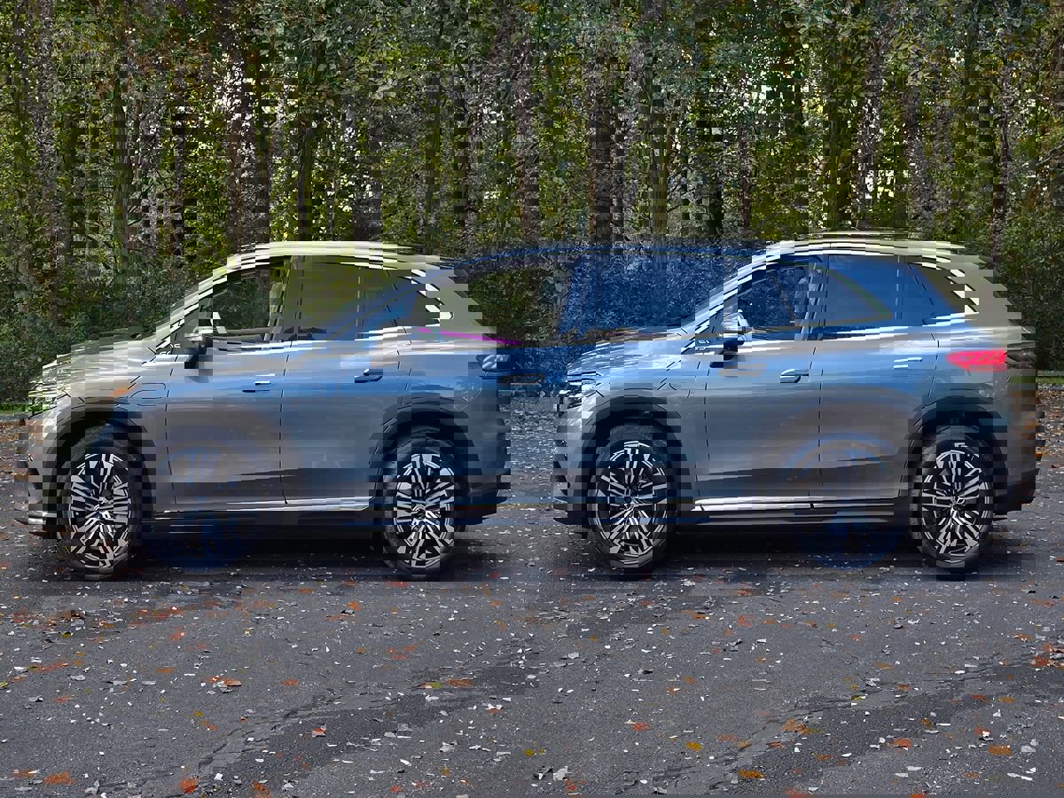 Used 2023 Mercedes-Benz EQS 450+ SUV image 3