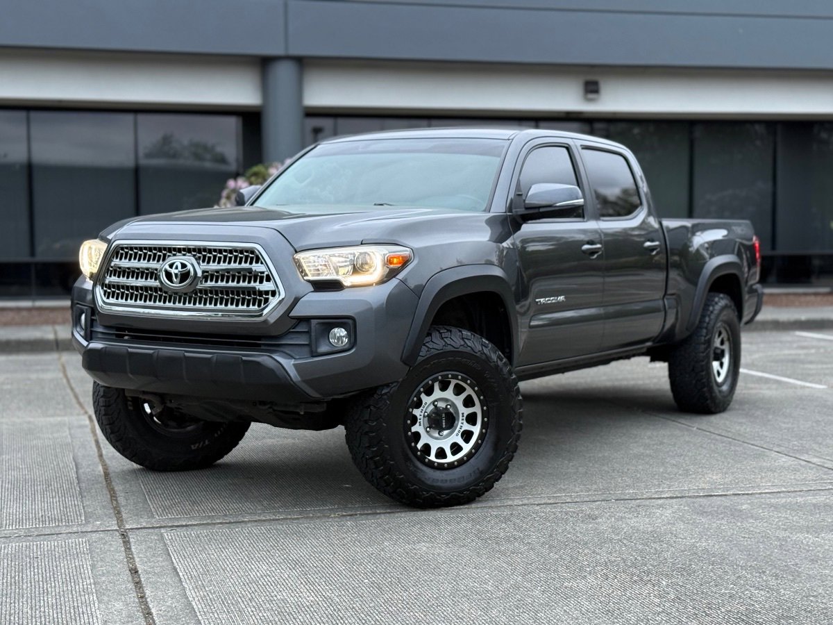 Used 2016 Toyota Tacoma TRD Off-Road w/ Towing Package AWD/4WD image 7