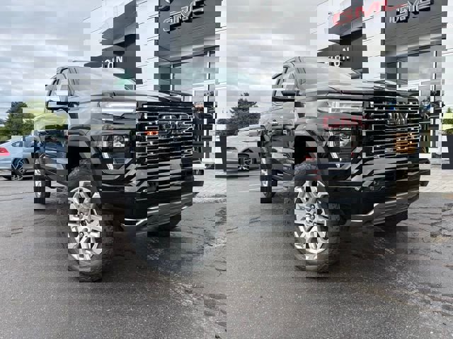 New 2026 GMC Canyon Denali w/ LPO, Denali Black Edition image 3