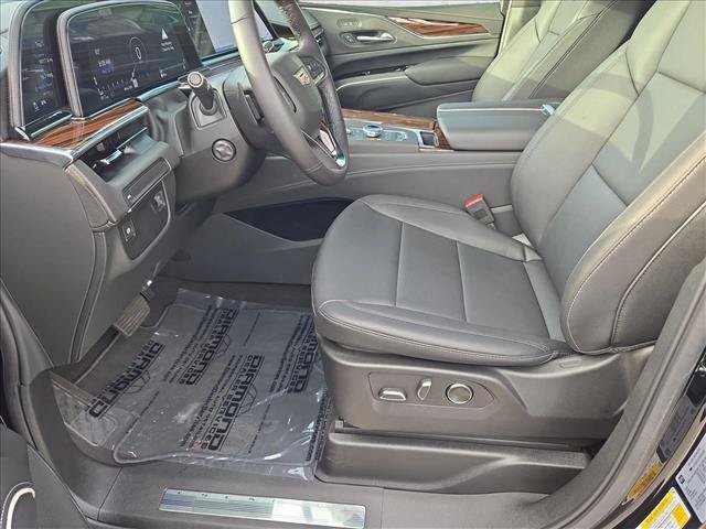 Used 2024 Cadillac Escalade Luxury RWD image 16