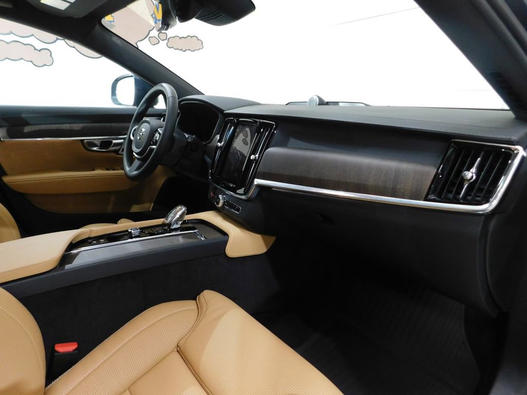 Used 2026 Volvo V90 B6 Cross Country Ultra image 94
