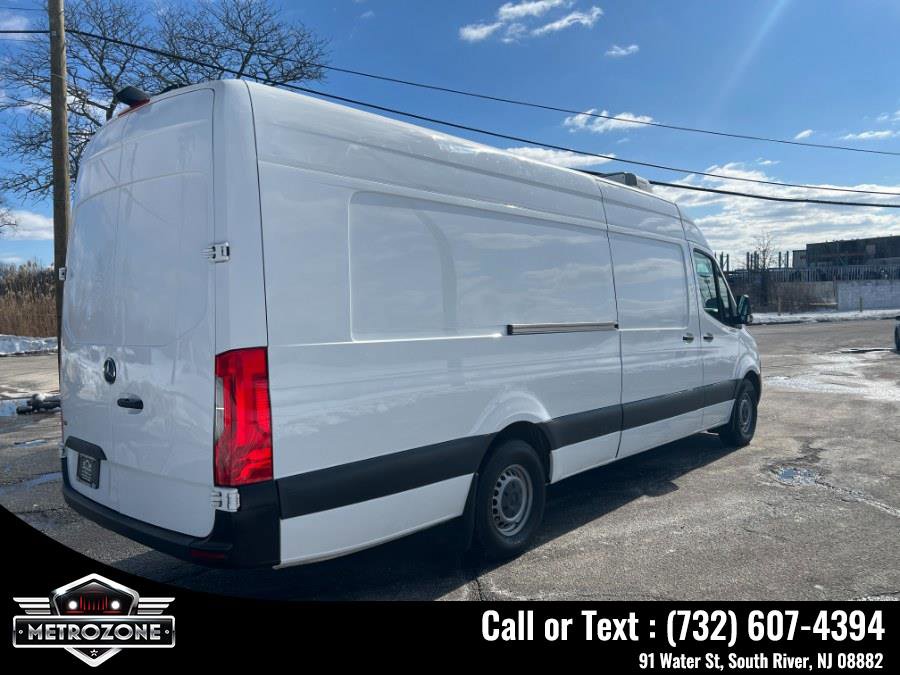 Used 2022 Mercedes-Benz Sprinter 2500 image 5
